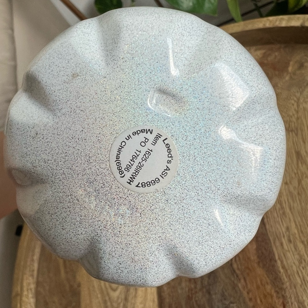 I’m A Toys R Us Kid Iridescent Water Bottle - Picture 3 of 5